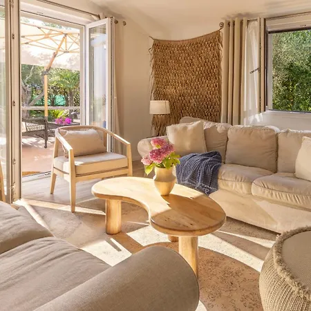 Casa Tramonto I Peaceful Family House With Garden, Semesterbostad