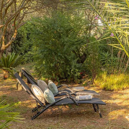 Semesterbostad Casa Tramonto I Peaceful Family House With Garden, Veli Lošinj